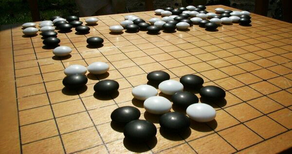 AlphaGo joue un coup qu'aucun humain n'aurait joue