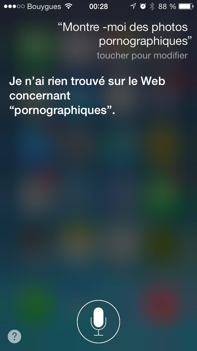 Capture Siri 2013 : question « Montre-moi des photos pornographiques », reponse « Je n'ai rien trouvé sur le Web concernant "pornographiques".… »