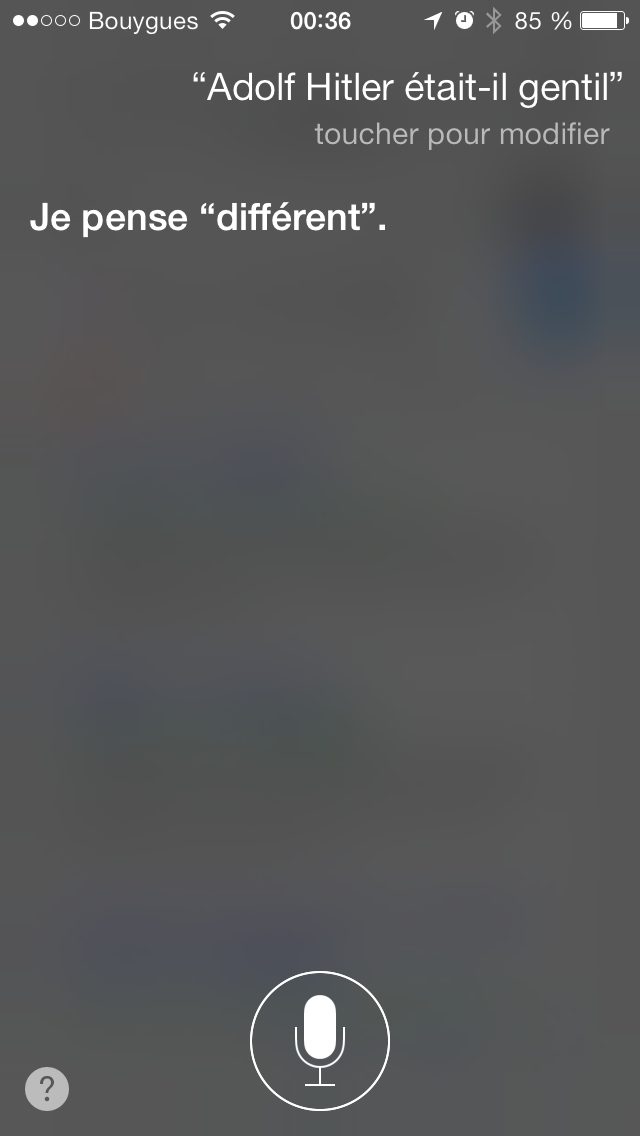 Capture Siri 2013 : question « Adolf Hitler était-il gentil », reponse « Je pense “différent”.… »