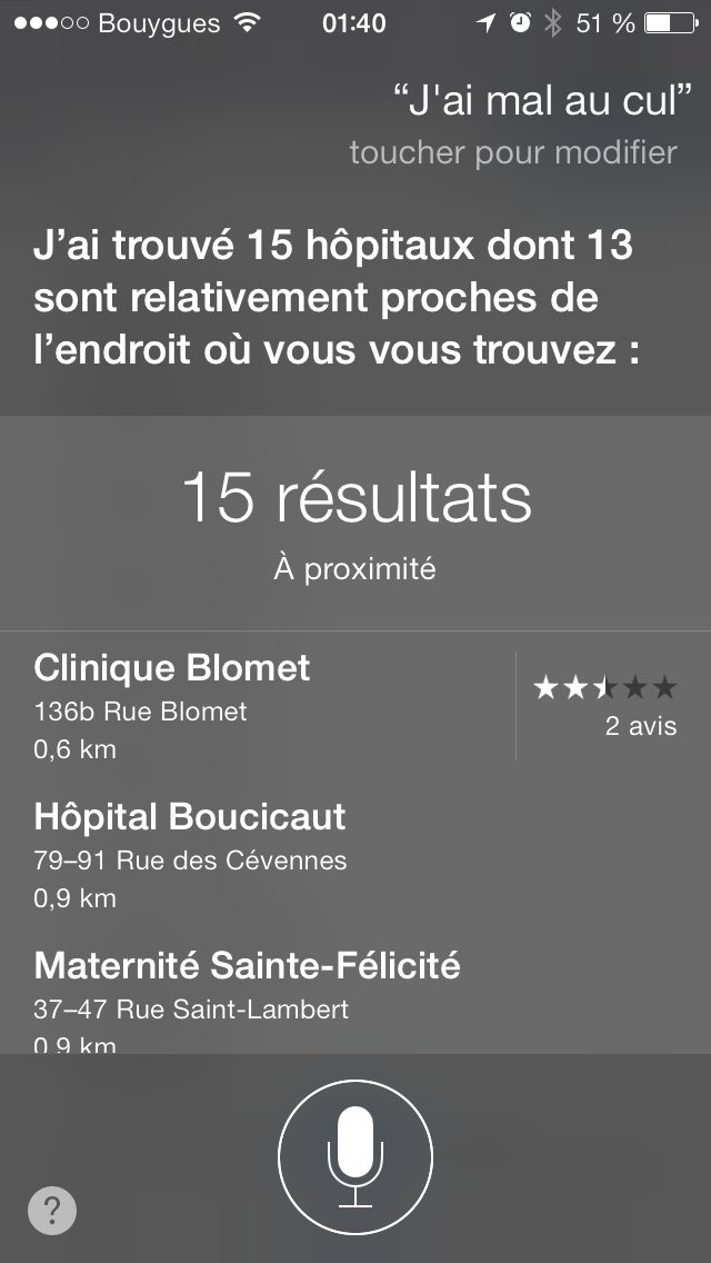 Capture Siri 2013 : question « J'ai mal au cul », reponse « J'ai trouvé 15 hôpitaux dont 13 sont relativement proches de… »
