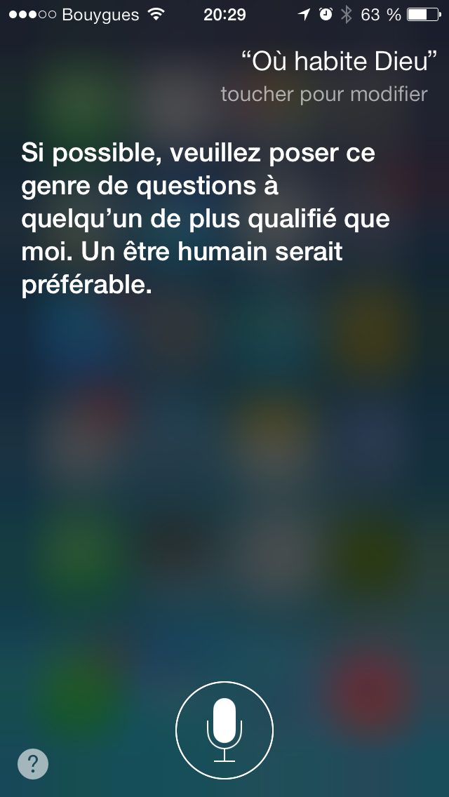 Capture Siri 2013 : question « Où habite Dieu », reponse « Si possible, veuillez poser ce genre de questions à quelqu'u… »