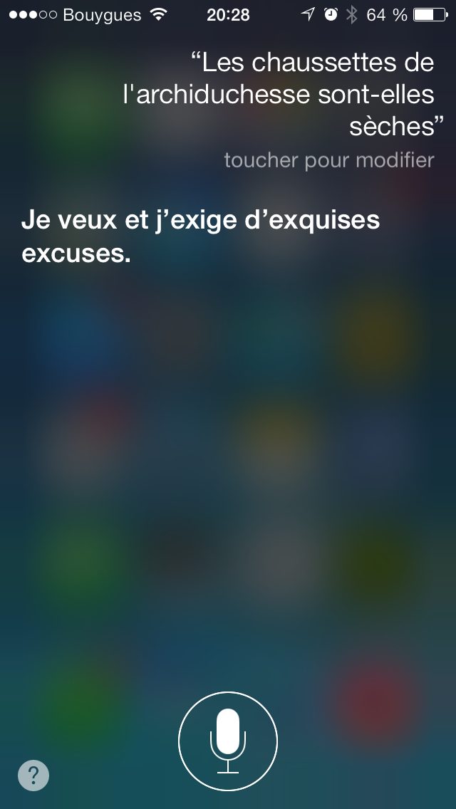 Capture Siri 2013 : question « Les chaussettes de l'archiduchesse sont-elles sèches », reponse « Je veux et j'exige d'exquises excuses.… »