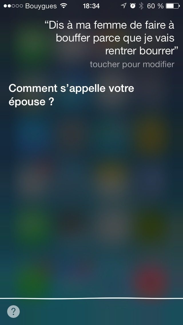 Capture Siri 2013 : question « Dis à ma femme de faire à bouffer parce que je vais rentrer bourrer », reponse « Comment s'appelle votre épouse ?… »