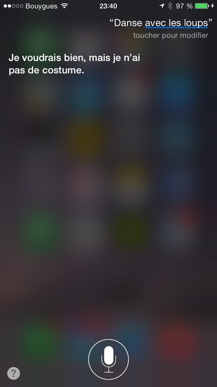 Capture Siri 2014 : question « Danse avec les loups », reponse « Je voudrais bien, mais je n'ai pas de costume.… »